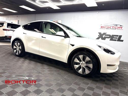 Pearl White Multi 2022 Tesla Model Y Long Range