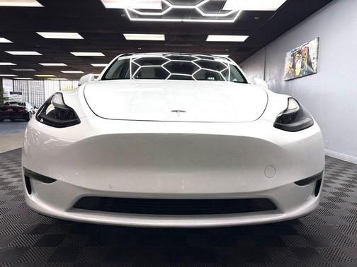 Pearl White Multi 2022 Tesla Model Y Long Range