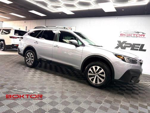 Ice Silver Metallic 2022 Subaru Outback Premium