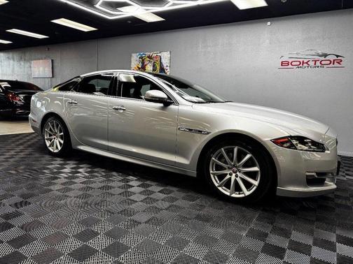 Rhodium Silver 2016 Jaguar XJ XJ R-Sport