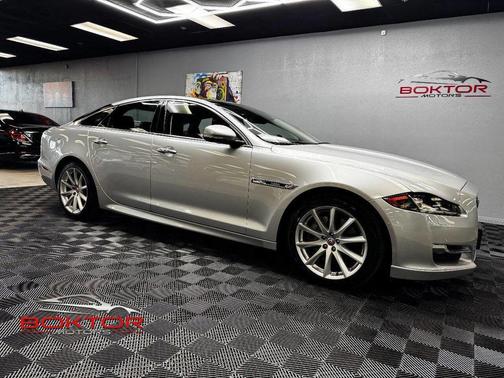 Rhodium Silver 2016 Jaguar XJ XJ R-Sport