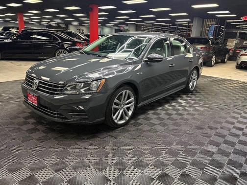 Urano Gray 2017 Volkswagen Passat 1.8T R-Line
