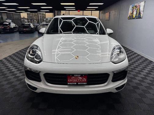 White 2018 Porsche Cayenne Base