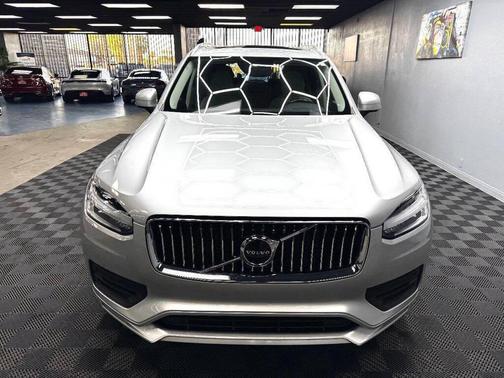 2020 Volvo XC90 T5 Momentum 7 Passenger