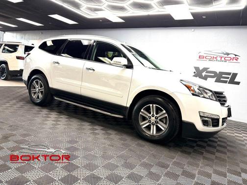 Summit White 2017 Chevrolet Traverse 2LT