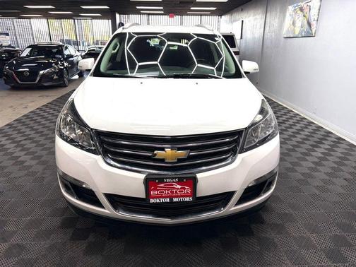 Summit White 2017 Chevrolet Traverse 2LT