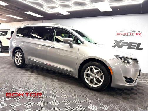 Billet Silver Metallic 2017 Chrysler Pacifica Touring-L