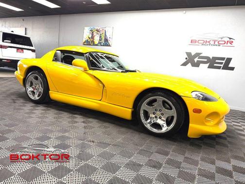 Viper Race Yellow Clearcoat 2001 Dodge Viper RT-10