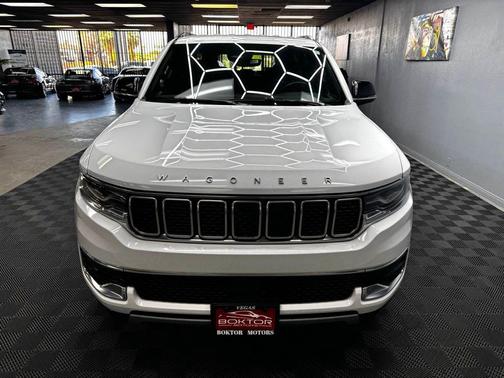 Bright White Clearcoat 2024 Jeep Wagoneer L Series II