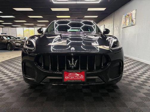 Gray 2024 Maserati Grecale GT
