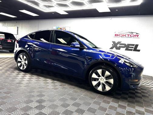 Deep Blue Metallic 2022 Tesla Model Y Long Range