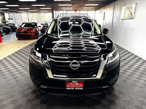 2022 Nissan Pathfinder SV