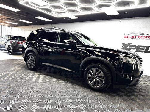 2022 Nissan Pathfinder SV