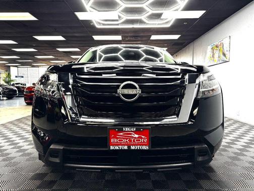 2022 Nissan Pathfinder SV