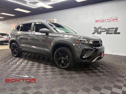 Pure Gray 2022 Volkswagen Taos 1.5T SE