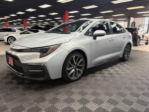 Classic Silver Metallic 2022 Toyota Corolla SE