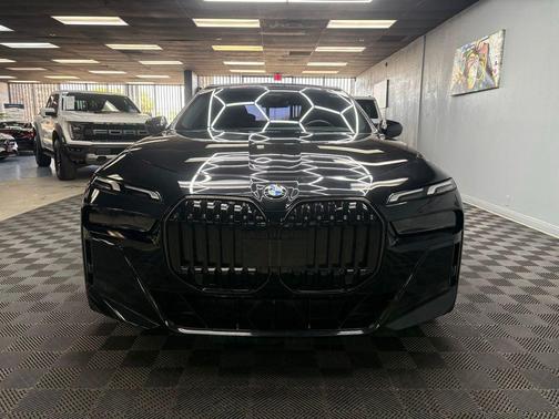 Black Sapphire Metallic 2025 BMW 740 i