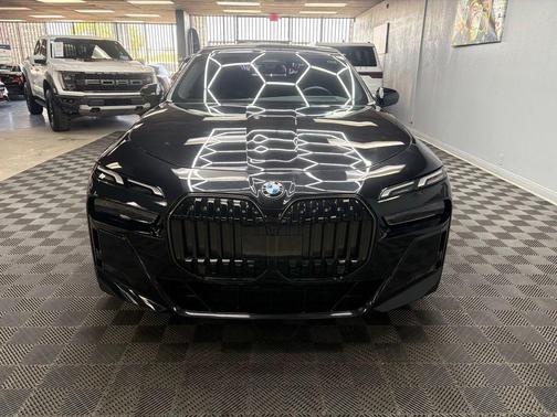Black Sapphire Metallic 2025 BMW 740 i