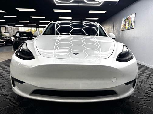 Pearl White Multi 2024 Tesla Model Y Long Range