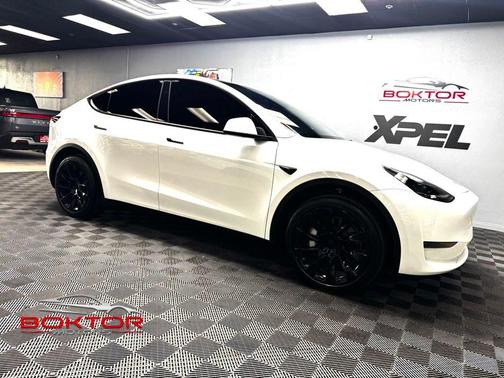 Pearl White Multi 2024 Tesla Model Y Long Range