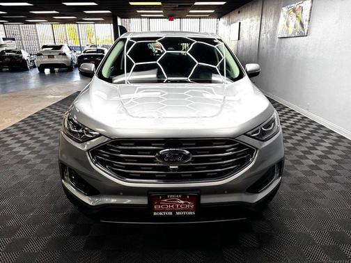 Silver Metallic 2022 Ford Edge Titanium