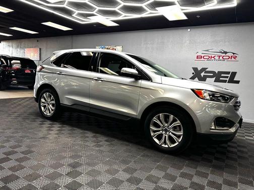 Silver Metallic 2022 Ford Edge Titanium