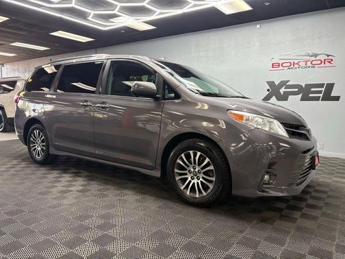 Predawn Gray Mica 2019 Toyota Sienna XLE