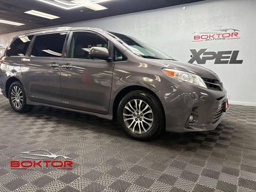Predawn Gray Mica 2019 Toyota Sienna XLE