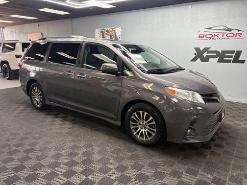 Predawn Gray Mica 2019 Toyota Sienna XLE