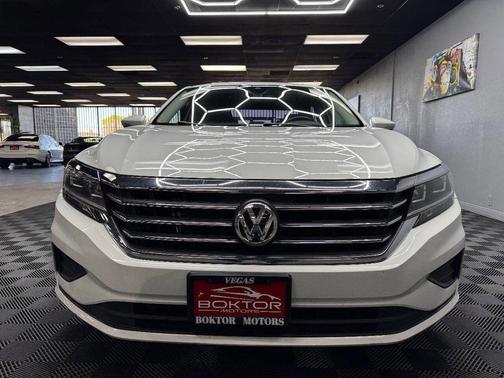 Pure White 2021 Volkswagen Passat 2.0T SE