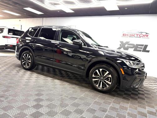 Deep Black Pearl Effect 2023 Volkswagen Tiguan 2.0T S