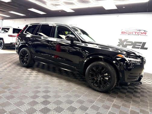 Onyx Black Metallic 2020 Volvo XC90 T6 Momentum 7 Passenger