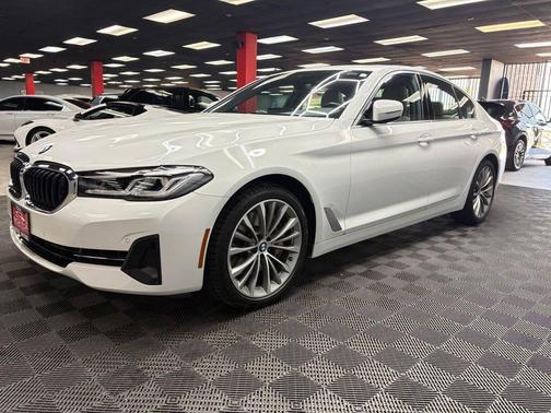 Alpine White 2023 BMW 540 i xDrive
