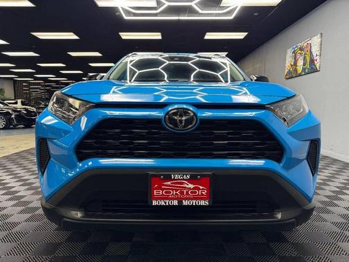 2020 Toyota RAV4 LE