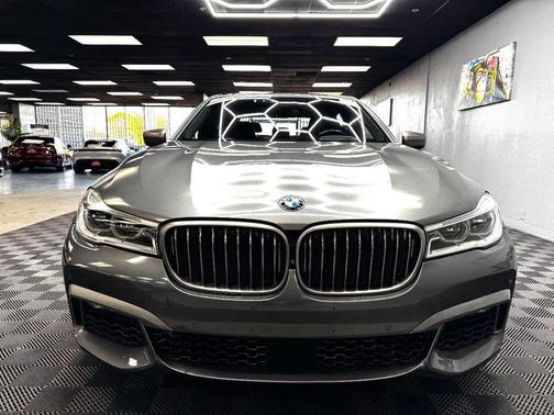 2016 BMW 750 i