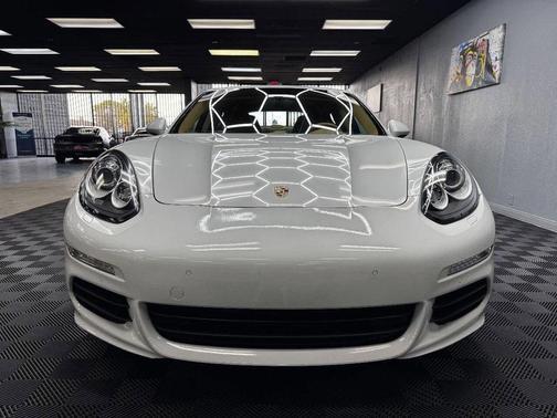 2015 Porsche Panamera 4