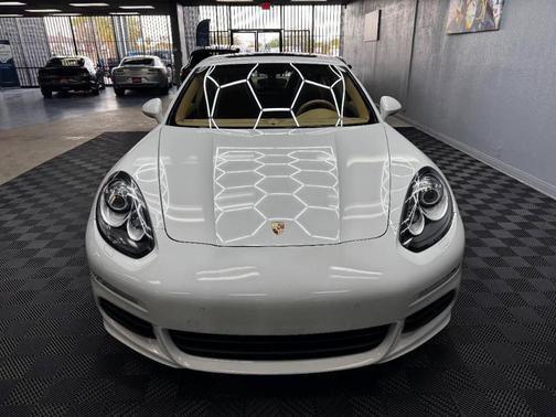 2015 Porsche Panamera 4