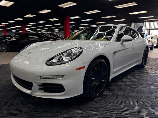 2015 Porsche Panamera 4