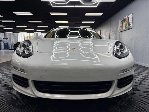 2015 Porsche Panamera 4