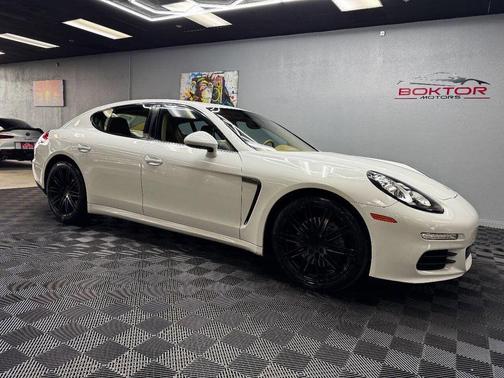 2015 Porsche Panamera 4