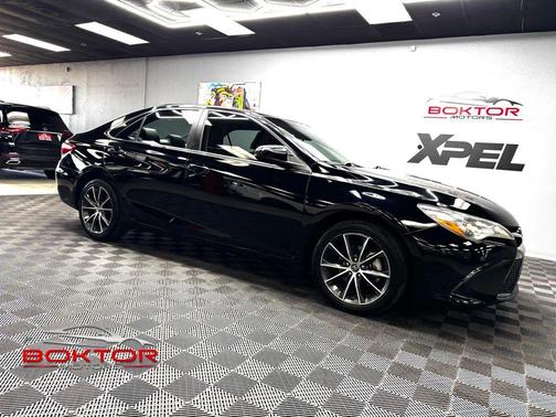 Midnight Black Metallic 2016 Toyota Camry XSE