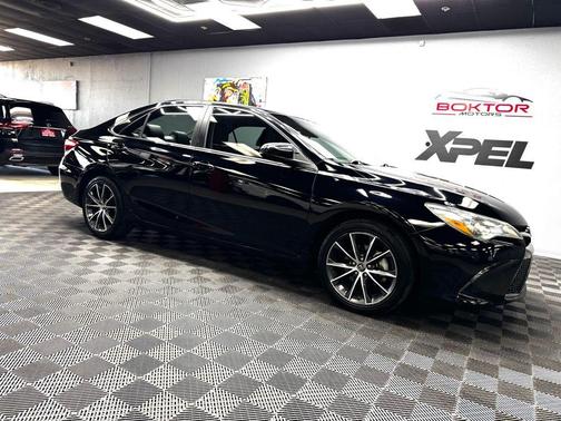 Midnight Black Metallic 2016 Toyota Camry XSE