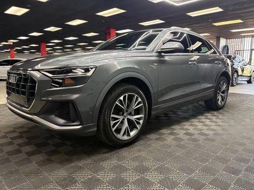 Daytona Gray Pearl Effect 2020 Audi Q8 55 Premium Plus