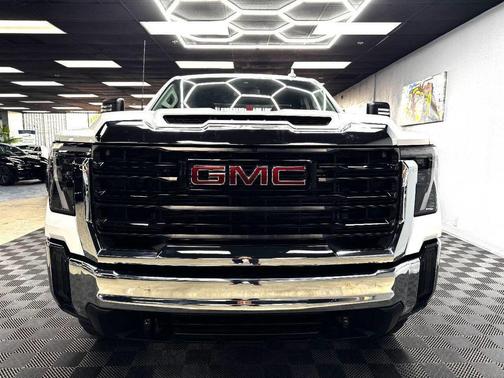 Summit White 2024 GMC Sierra 2500 Pro