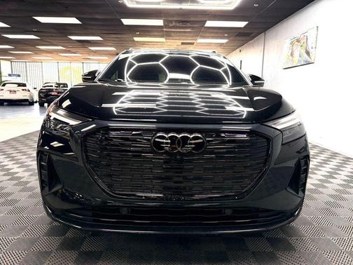 Mythos Black Metallic 2023 Audi Q4 e-tron 40 Premium Plus
