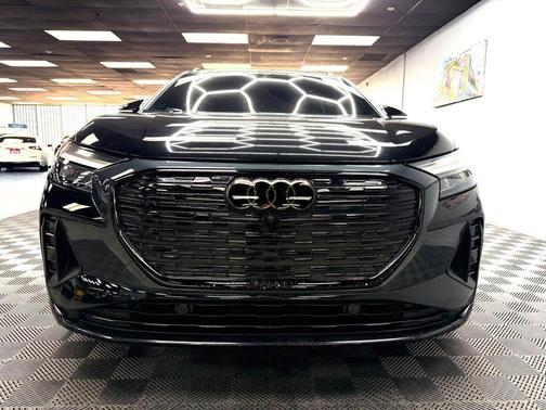 Mythos Black Metallic 2023 Audi Q4 e-tron 40 Premium Plus