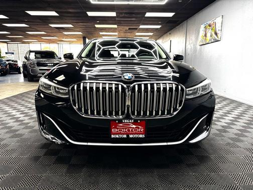 Black Sapphire Metallic 2022 BMW 740 i