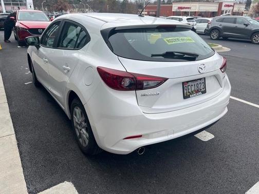 Photo 2 of 7 of 2018 Mazda Mazda3 Sport