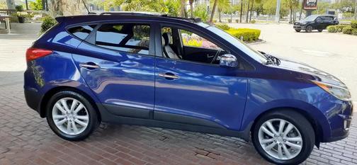 Deep Iris Blue Clearcoat Metallic 2013 Hyundai TUCSON Limited