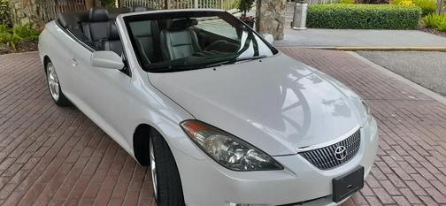 Pearl White 2005 Toyota Camry Solara SLE